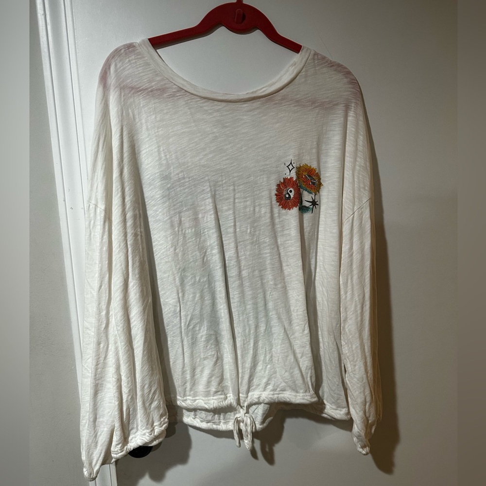 Adorable peasant style long sleeved T-shirt- Torrid Size 3
